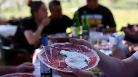 Zamora despide la Semana Santa con miles de platos del 'dos y pingada' Zamora despide la Semana Santa con miles de platos del 'dos y pingada'