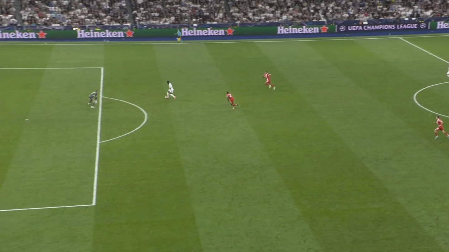 El clamoroso fallo de Vinicius ante Neuer El clamoroso fallo de Vinicius ante Neuer