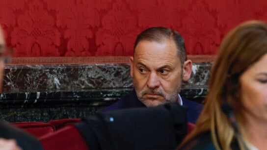 El exministro Jos&eacute; Luis &Aacute;balos en el banquillo de los acusados este martes en el primer d&iacute;a del juicio contra &eacute;l, contra su exasesor Koldo Garc&iacute;a y contra el empresario V&iacute;ctor de Aldama en el Tribunal Supremo por el caso de las mascarillas.