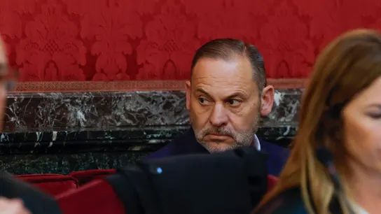 El exministro José Luis Ábalos en el banquillo de los acusados este martes en el primer día del juicio contra él, contra su exasesor Koldo García y contra el empresario Víctor de Aldama en el Tribunal Supremo por el caso de las mascarillas. El exministro José Luis Ábalos en el banquillo de los acusados este martes en el primer día del juicio contra él, contra su exasesor Koldo García y contra el empresario Víctor de Aldama en el Tribunal Supremo por el caso de las mascarillas.