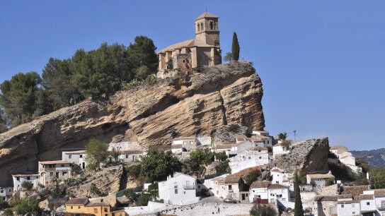 Imagen de archivo de una vista de la localidad granadina de Montefr&iacute;o,