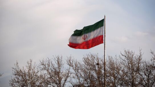 Bandera de Ir&aacute;n en la capital, Teher&aacute;n.