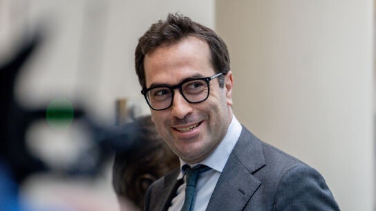 El vicepresidente primero y ministro de Econom&iacute;a, Carlos Cuerpo, a su llegada al Sernado este martes.