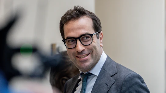 El vicepresidente primero y ministro de Economía, Carlos Cuerpo, a su llegada al Sernado este martes. El vicepresidente primero y ministro de Economía, Carlos Cuerpo, a su llegada al Sernado este martes.