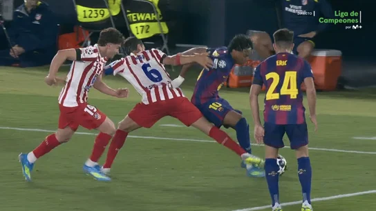 Entrada de Koke sobre Lamine Yamal Entrada de Koke sobre Lamine Yamal