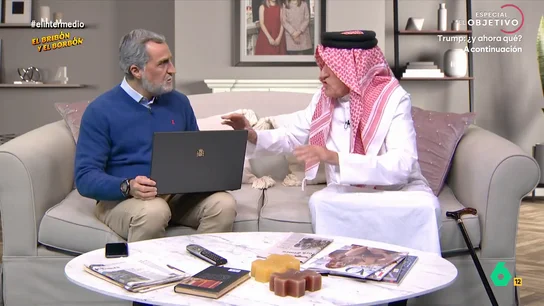 'Juan Carlos I' ayuda a 'Felipe VI' a hacer la declaración de la renta: "Las comisiones van en rendimientos del trabajo" Raúl Pérez y el Gran Wyoming se convierten en el rey y su padre. El 'emérito' sorprende a su hijo haciendo la declaración en su ordenador y, por ese motivo, se ofrece a contarle sus "truquitos" para pagar menos.