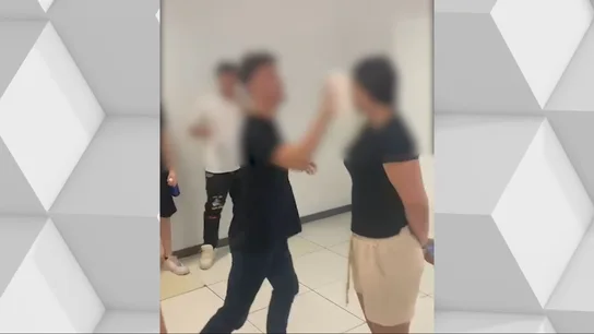 Tartazos como castigo: detenidas siete personas acusadas de explotar a trabajadores en call centers. Tartazos como castigo: detenidas siete personas acusadas de explotar a trabajadores en call centers.