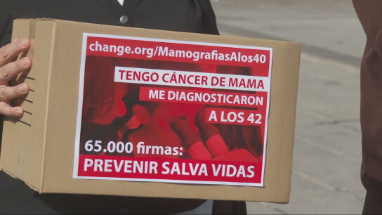 Firmas para pedir el adelanto de los cribados de c&aacute;ncer de mama