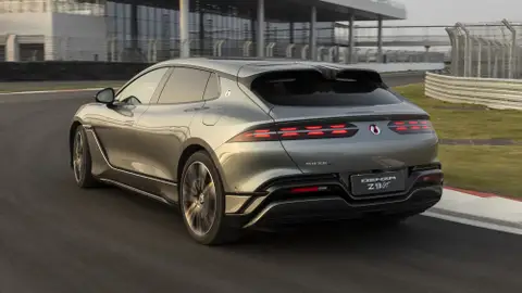 Llega por fin la marca de lujo de BYD a Europa y España, presentando el Denza Z9 en la misma Torre Eiffel Llega por fin la marca de lujo de BYD a Europa y España, presentando el Denza Z9 en la misma Torre Eiffel