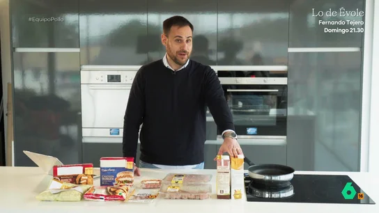 Pablo Zumaquero, nutricionista, sobre el caldo de pollo: "Es una de las mayores estafas que podemos comprar en el supermercado" Pablo Zumaquero, tecnólogo de alimentos y nutricionista, analiza para Equipo de Investigación algunos procesados de pollo que podemos encontrar en los supermercados, desde los nuggets a las salchichas que, explica, tienen "rol causal en el cáncer de colon".