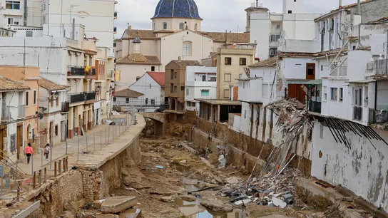 Imagen de archivo de una calle destrozada tras el paso de la DANA por Valencia Imagen de archivo de una calle destrozada tras el paso de la DANA por Valencia