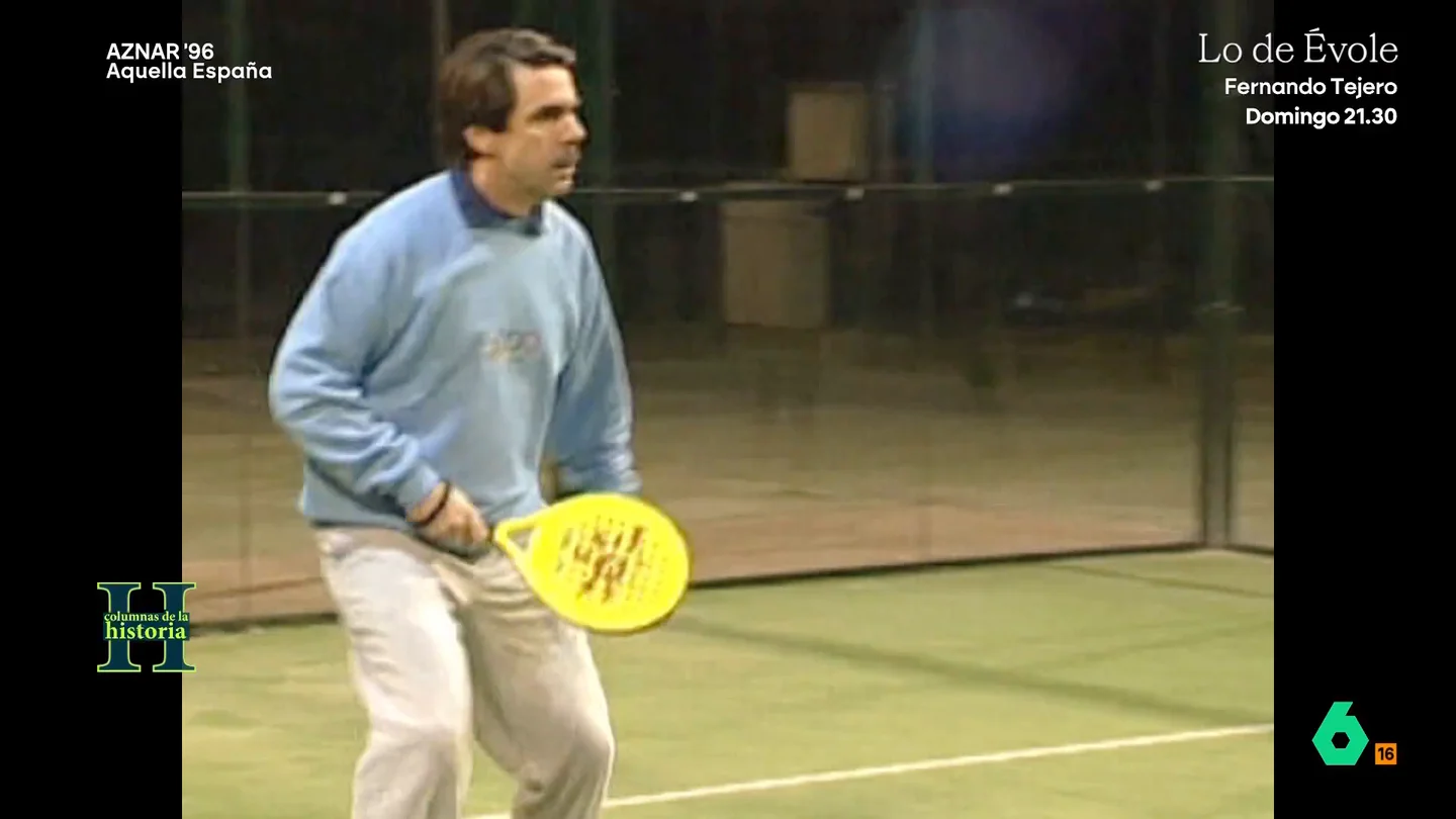 ¿Por qué José María Aznar convirtió el pádel en el deporte de la clase media aspiracional? El exlíder popular consiguió popularizar este deporte que, hasta ese momento, era muy minoritario en nuestro país. Lo conectó con esa imagen del español que vive en una urbanización privada.