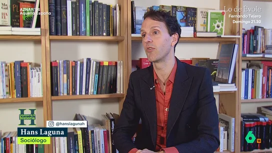 Hans Laguna expone cómo repercutió en el ámbito educativo el crecimiento urbanístico promovido por Aznar José María Aznar, con el objetivo de aumentar el parque de viviendas, decidió reformar la ley de suelo. Esto acabó, una década después, en una burbuja inmobiliaria que generó una crisis que tuvo un grave impacto.