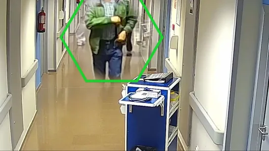 Detectado 'in fraganti' por las cámaras de seguridad: detenido por robar a mayores ingresados en el Hospital de Torrevieja Detectado 'in fraganti' por las cámaras de seguridad: detenido por robar a mayores ingresados en el Hospital de Torrevieja