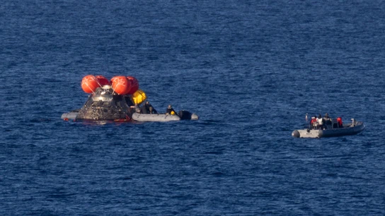 La tripulación de Artemis II regresa a la Tierra. La tripulación de Artemis II regresa a la Tierra.