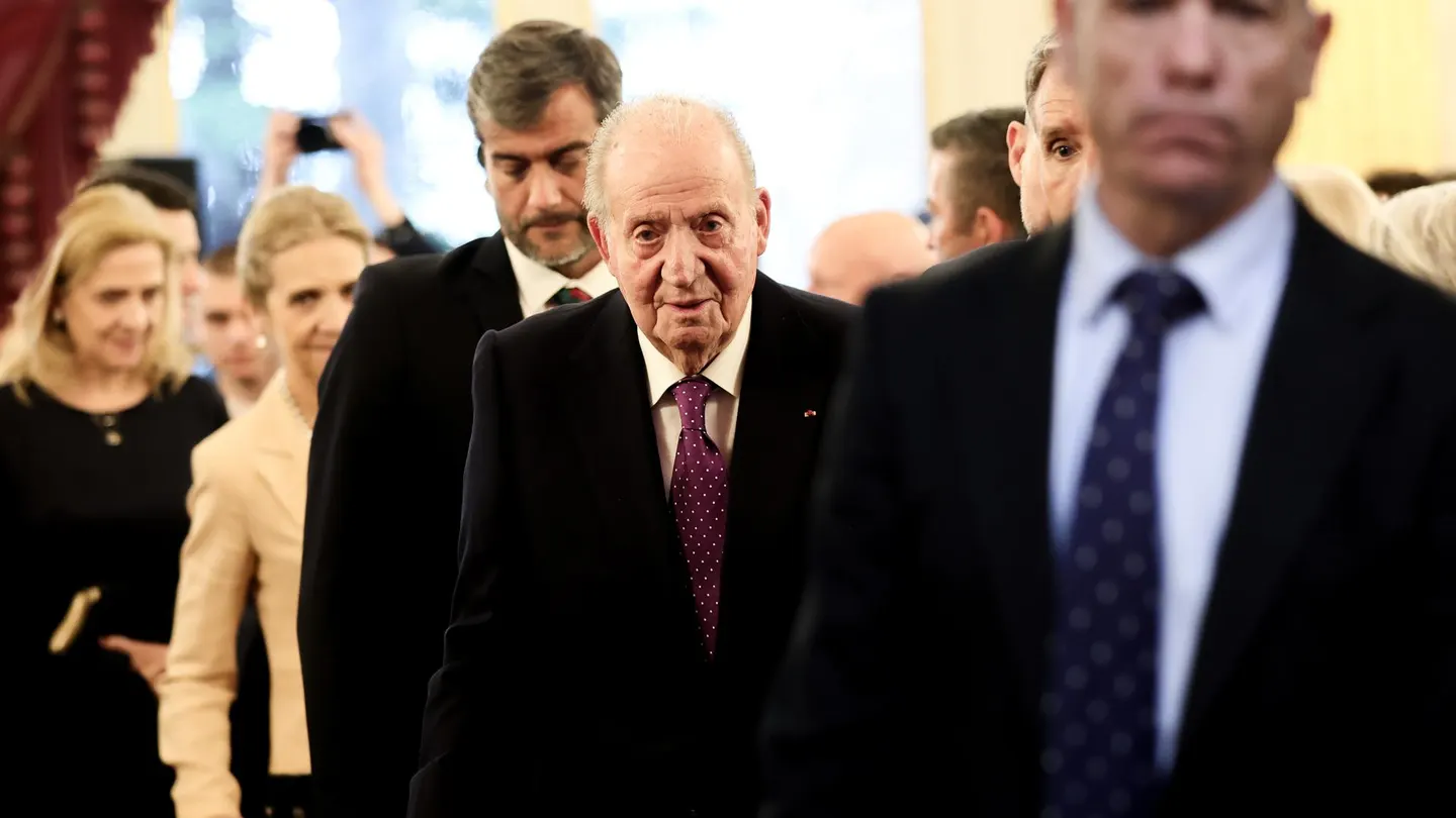 Juan Carlos I en París Juan Carlos I recibe un galardón en París.