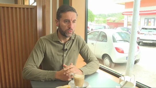 Con secuelas de por vida y sin reparación: la jueza archiva la causa por la botella de agua que quemó a un cliente en un restaurante de Vigo Con secuelas de por vida y sin reparación: la jueza archiva la causa por la botella de agua que quemó a un cliente en un restaurante de Vigo