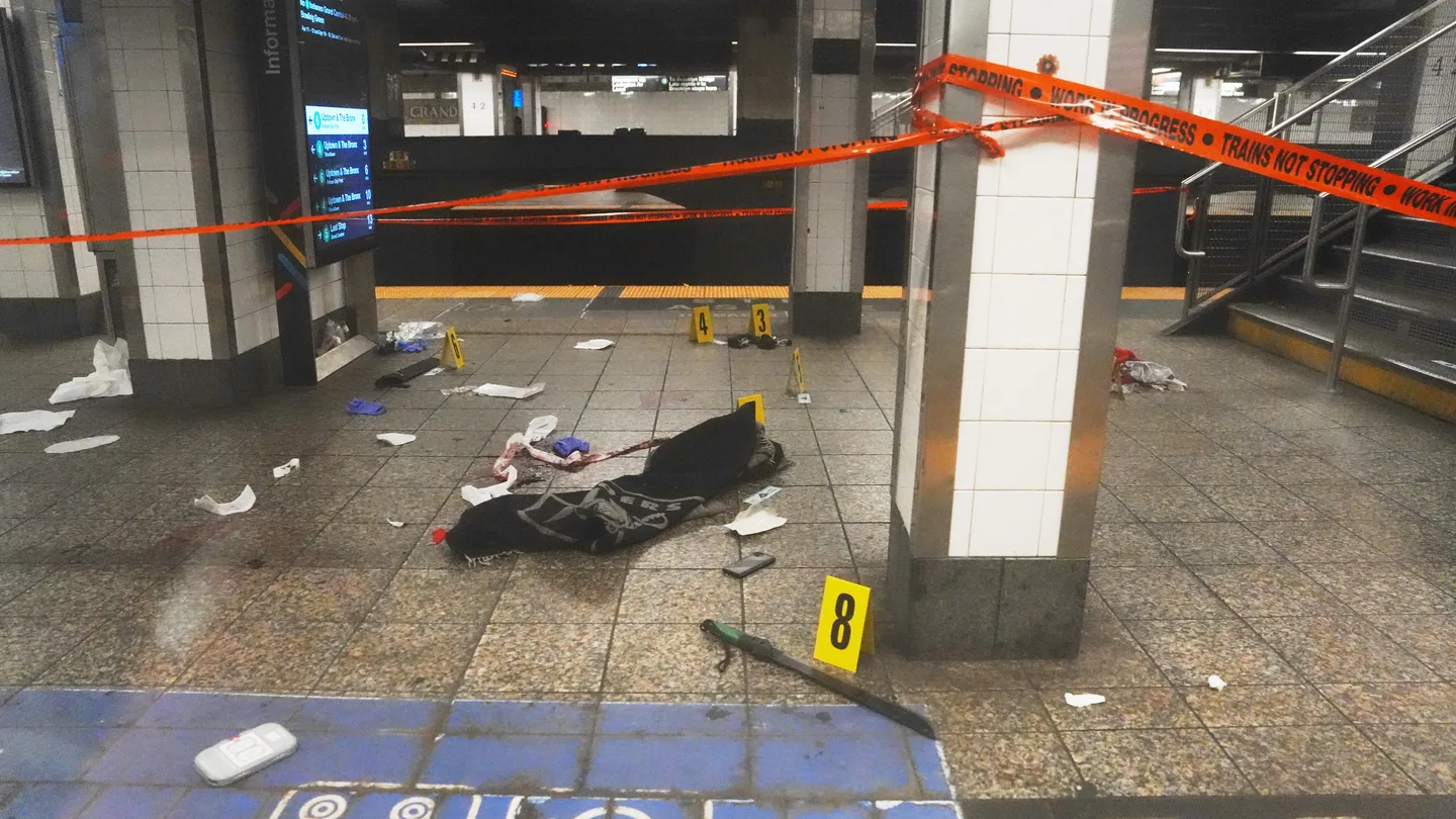 Zona en la que ha tenido lugar el apuñalamiento múltiple en la estación de metro Grand Central de Nueva York. Zona en la que ha tenido lugar el apuñalamiento múltiple en la estación de metro Grand Central de Nueva York.