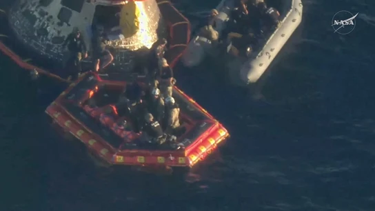 Los miembros de la tripulación Christina Koch, Jeremy Hansen, Reid Wiseman y Victor Glover son evacuados de la cápsula del Artemis II. Los miembros de la tripulación Christina Koch, Jeremy Hansen, Reid Wiseman y Victor Glover son evacuados de la cápsula del Artemis II.
