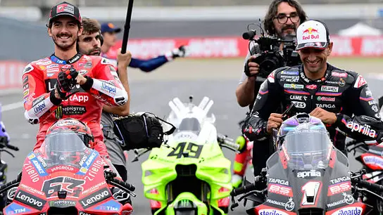 El jefe de Aprilia analiza el cambio de Bagnaia por Jorge Martín: "Puede ser beneficioso" El jefe de Aprilia analiza el cambio de Bagnaia por Jorge Martín: "Puede ser beneficioso"