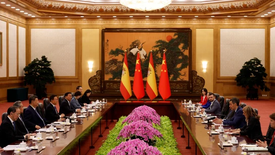 El presidente de China, Xi Jinping, y el presidente del Gobierno español, Pedro Sánchez, asisten a una reunión en el Gran Salón del Pueblo en Pekín el 14 de abril de 2026. El presidente de China, Xi Jinping, y el presidente del Gobierno español, Pedro Sánchez, asisten a una reunión en el Gran Salón del Pueblo en Pekín el 14 de abril de 2026.