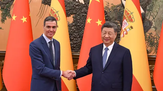 Sánchez posa junto al presidente chino, Xi Jinping, antes de una reunión en Pekín Sánchez posa junto al presidente chino, Xi Jinping, antes de una reunión en Pekín
