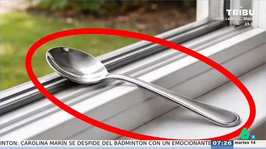 El truco viral de la cuchara en la ventana que ayuda a combatir la humedad en casa El truco viral de la cuchara en la ventana que ayuda a combatir la humedad en casa