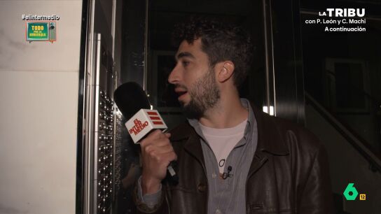 El reportero se ha propuesto ver el final del programa en la casa de alguna familia, por ese motivo ha salido a la calle para llamar a pisos aleatorios y preguntar si est&aacute;n viendo El Intermedio.