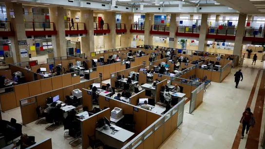 Imagen de archivo de funcionarios en la sede de la Delegación Especial de la Agencia Tributaria en Madrid. Imagen de archivo de funcionarios en la sede de la Delegación Especial de la Agencia Tributaria en Madrid.