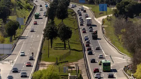 Carretera con tráfico Carretera con tráfico