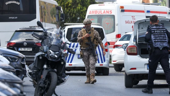 Imagen de archivo de agentes de policía actuando en Estambul, Turquía Imagen de archivo de agentes de policía actuando en Estambul, Turquía