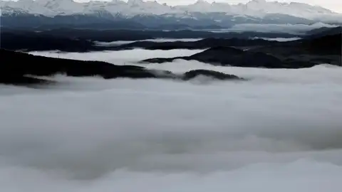 Los Pirineos cubiertos de nieve Los Pirineos cubiertos de nieve