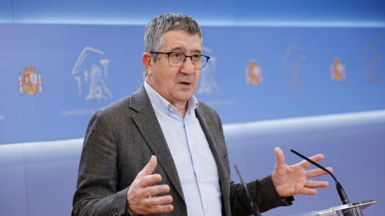 El portavoz socialista en el Congreso, Patxi L&oacute;pez, ofrece una rueda de prensa en el Congreso de los Diputados, en Madrid.