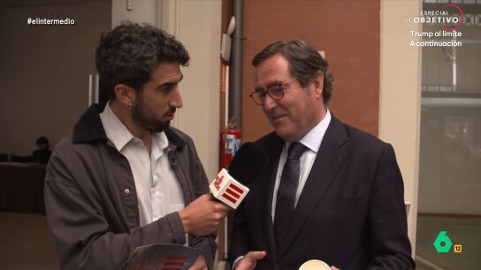 Isma Ju&aacute;rez invita a caf&eacute; a pol&iacute;ticos y empresarios en el foro 'Wake Up Spain, Wake Up Europe', donde Antonio Garamendi le desvela que nunca toma caf&eacute; y que, "de vez en cuando", ve El Intermedio.