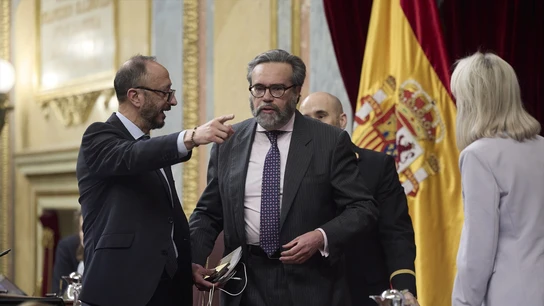 El vicepresidente primero del Congreso, Alfonso Rodríguez de Celis (i), y el diputado de Vox José María Sánchez (d) El vicepresidente primero del Congreso, Alfonso Rodríguez de Celis (i), y el diputado de Vox José María Sánchez (d)