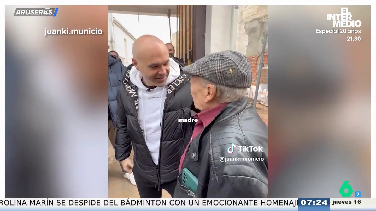 La emotiva reacción del abuelo del influencer Juanki al conocer por sorpresa a su ídolo, Andrés Iniesta La emotiva reacción del abuelo del influencer Juanki al conocer por sorpresa a su ídolo, Andrés Iniesta