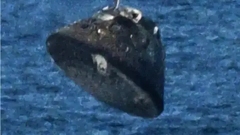 La nave Orion amerizando en el Océano Pacífico La nave Orion amerizando en el Océano Pacífico