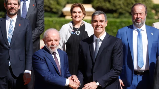El jefe del Gobierno, Pedro Sánchez, y el presidente brasileño, Luiz Inácio Lula da Silva, presiden la primera cumbre entre ambos países, este viernes en Barcelona. El jefe del Gobierno, Pedro Sánchez, y el presidente brasileño, Luiz Inácio Lula da Silva, presiden la primera cumbre entre ambos países, este viernes en Barcelona.