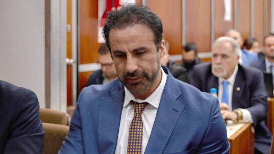 El neurocirujano y médico de cabecera de Diego Armando Maradona, Leopoldo Luque, ante el tribunal en Buenos Aires (Argentina)