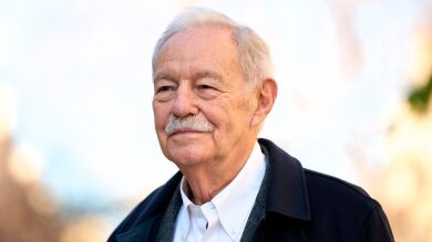 EDUARDO MENDOZA