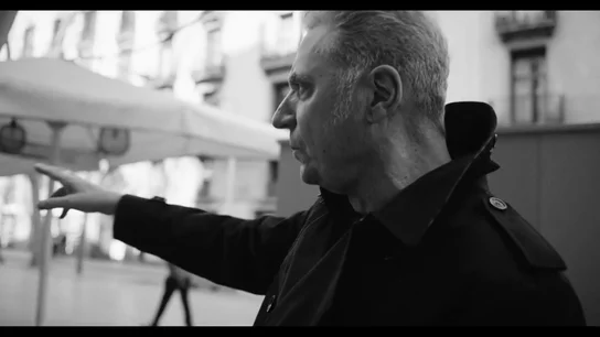 Jordi Évole recorre la leyenda de Loquillo en Barcelona, del Tabú al Liceo, pasando por LA: "Me ha costado 46 años de mi vida y 220 pasos" Jordi Évole recorre la leyenda de Loquillo en Barcelona, del Tabú al Liceo, pasando por LA: "Me ha costado 46 años de mi vida y 220 pasos"