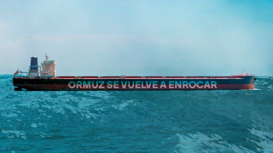 Petrolero en el estrecho de Ormuz. 