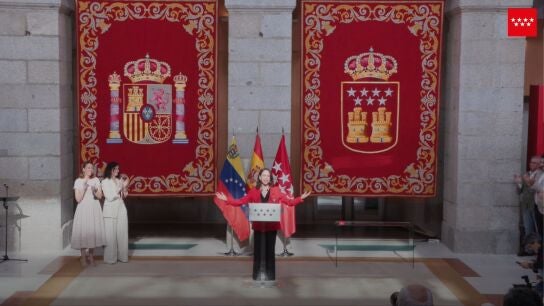 Mar&iacute;a Corina Machado recibe la Medalla de Oro de la Comunidad de Madrid.