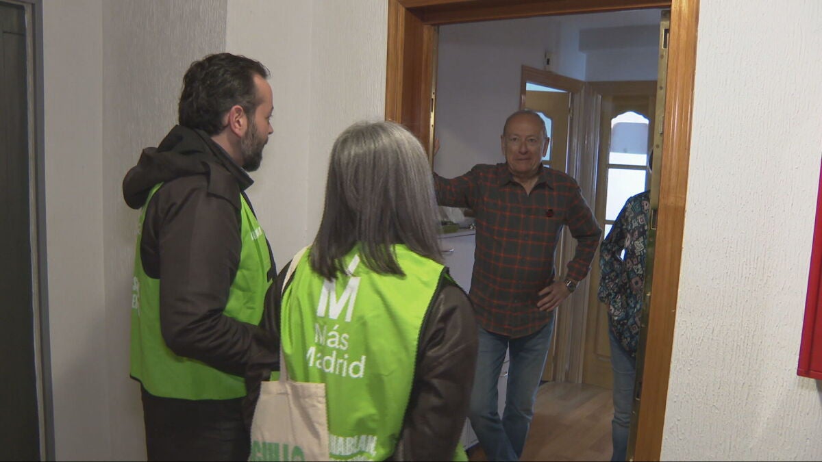 El puerta a puerta, conquistar el estómago del electorado... las nuevas estrategias de los partidos para conseguir apoyos