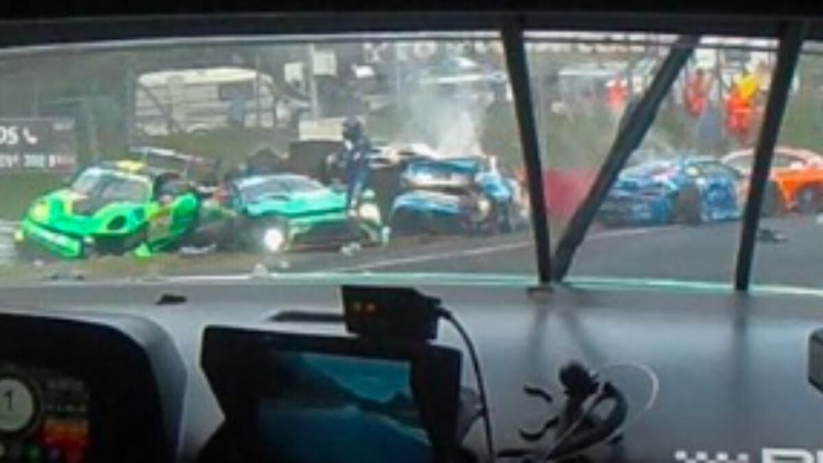 Tragedia en las 24 horas de Nurburgring: muere un piloto tras un terrible accidente múltiple