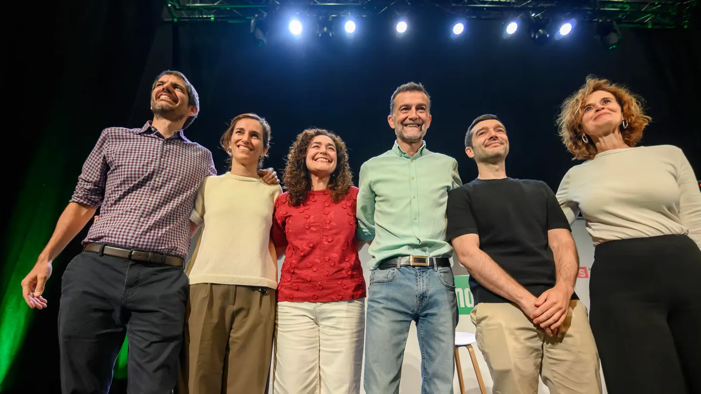 Los ministros Pablo Bustinduy (2d), Mónica García (2i) y Ernest Urtasun (i) arropan al líder de IU y candidato de Por Andalucía a la Presidencia de la Junta, Antonio Maíllo (c), en un acto de la precampaña. Los ministros Pablo Bustinduy (2d), Mónica García (2i) y Ernest Urtasun (i) arropan al líder de IU y candidato de Por Andalucía a la Presidencia de la Junta, Antonio Maíllo (c), en un acto de la precampaña.