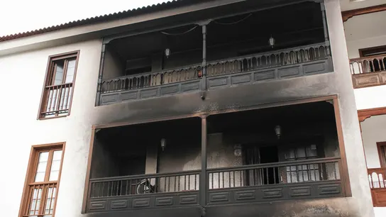 Edificio incendiado en Tenerife Edificio incendiado en Tenerife