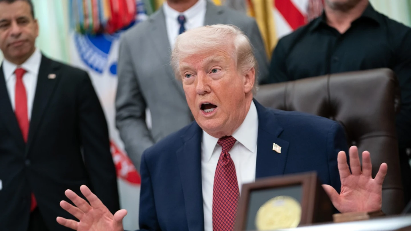 Imagen del archivo del presidente de Estados Unidos, Donald Trump. Última hora de la guerra en Irán, en directo: Trump dice que sus negociadores llegarán a Pakistán el lunes y amenaza con destruir las centrales eléctricas