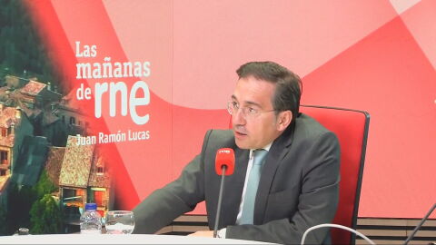 El ministro de Exteriores, Jos&eacute; Manuel Albares, en una entrevista en RNE