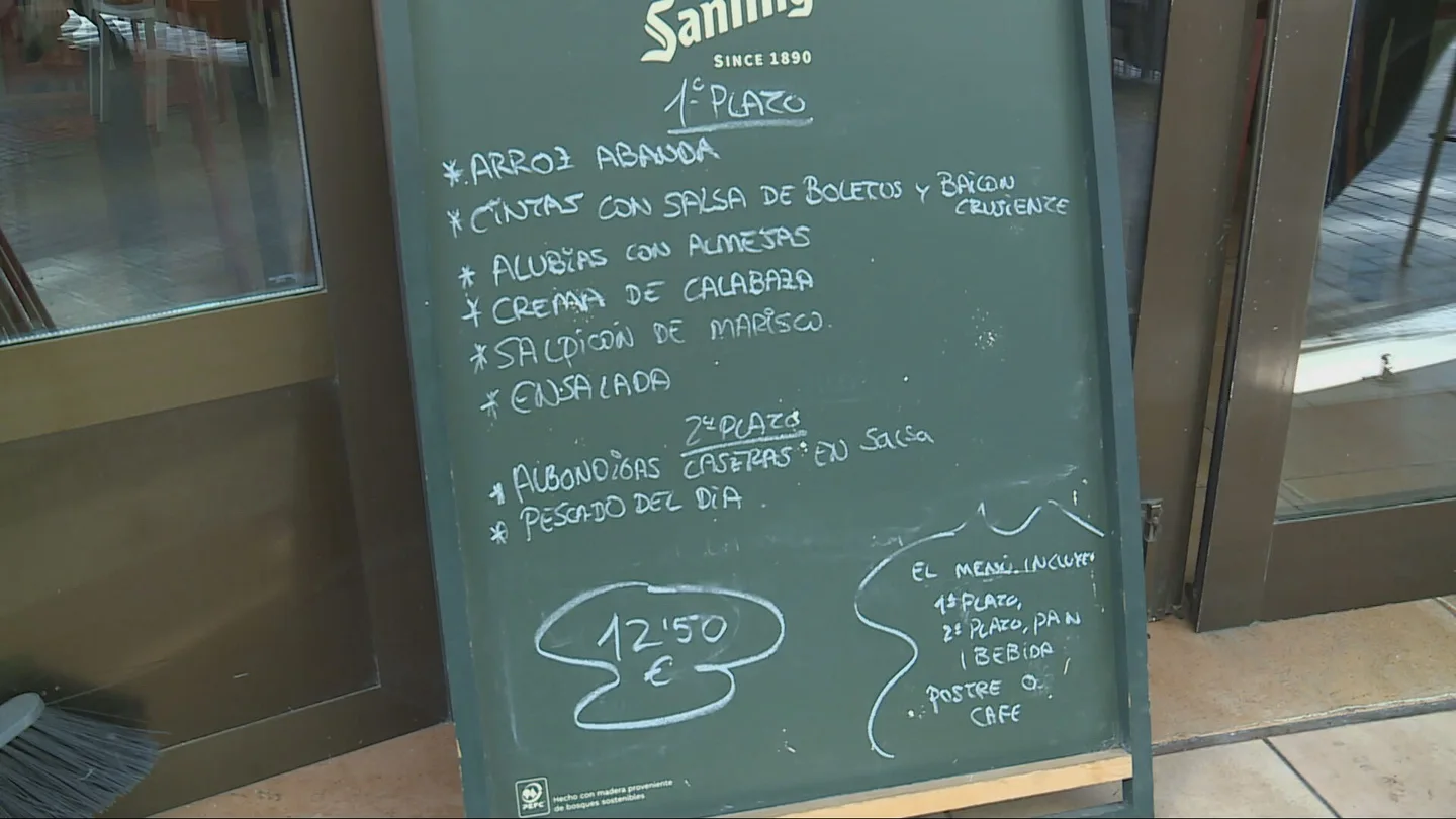 Imagen de un menú del día en un restaurante Imagen de un menú del día en un restaurante